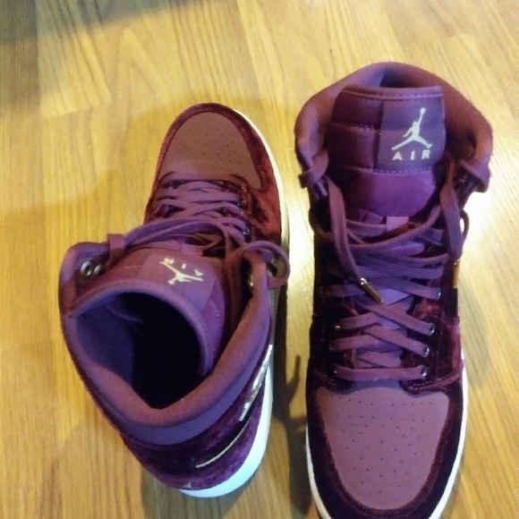 heiress night maroon